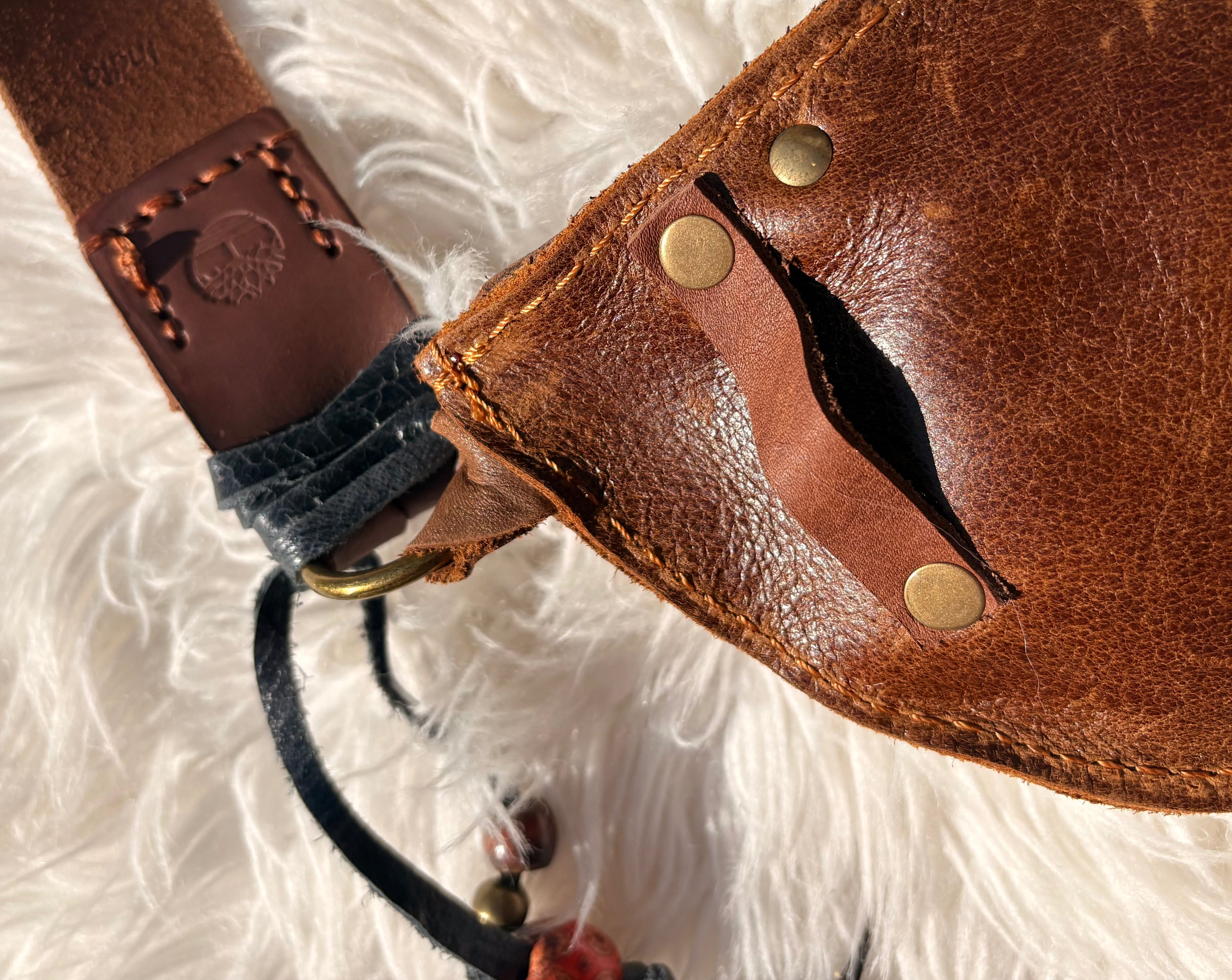 the treasure sling- mixed leather