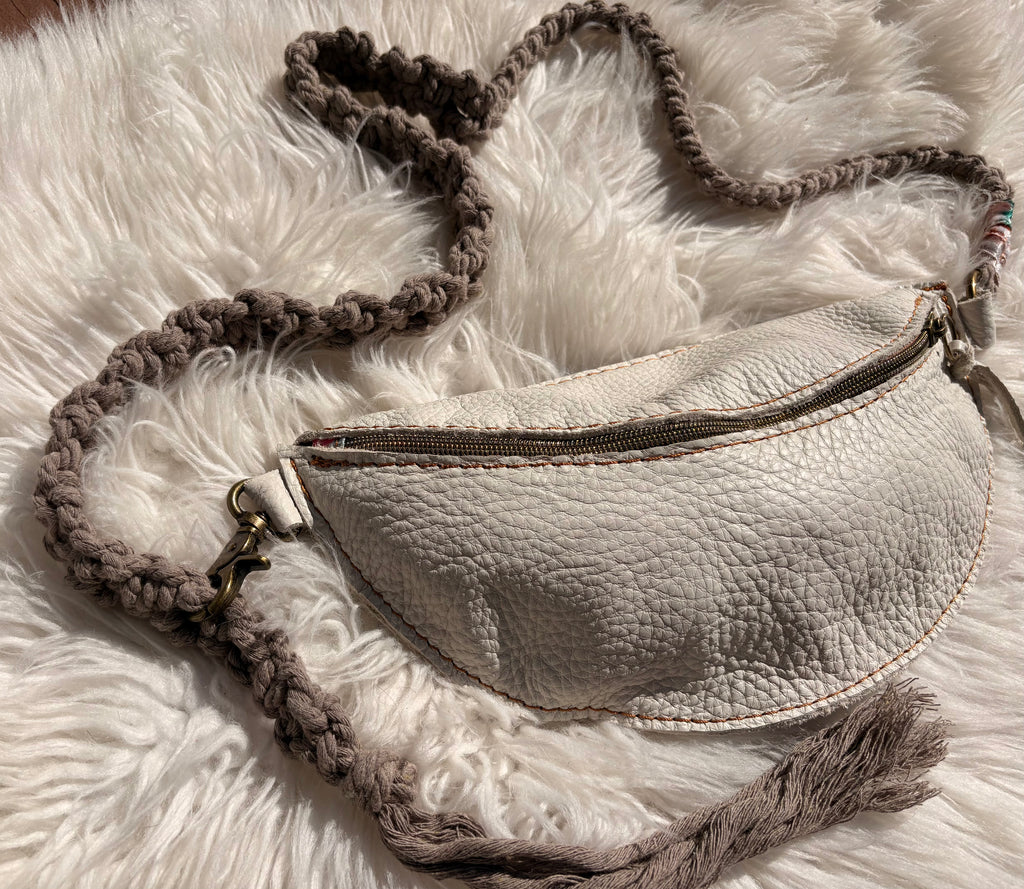 treasure sling- pearl
