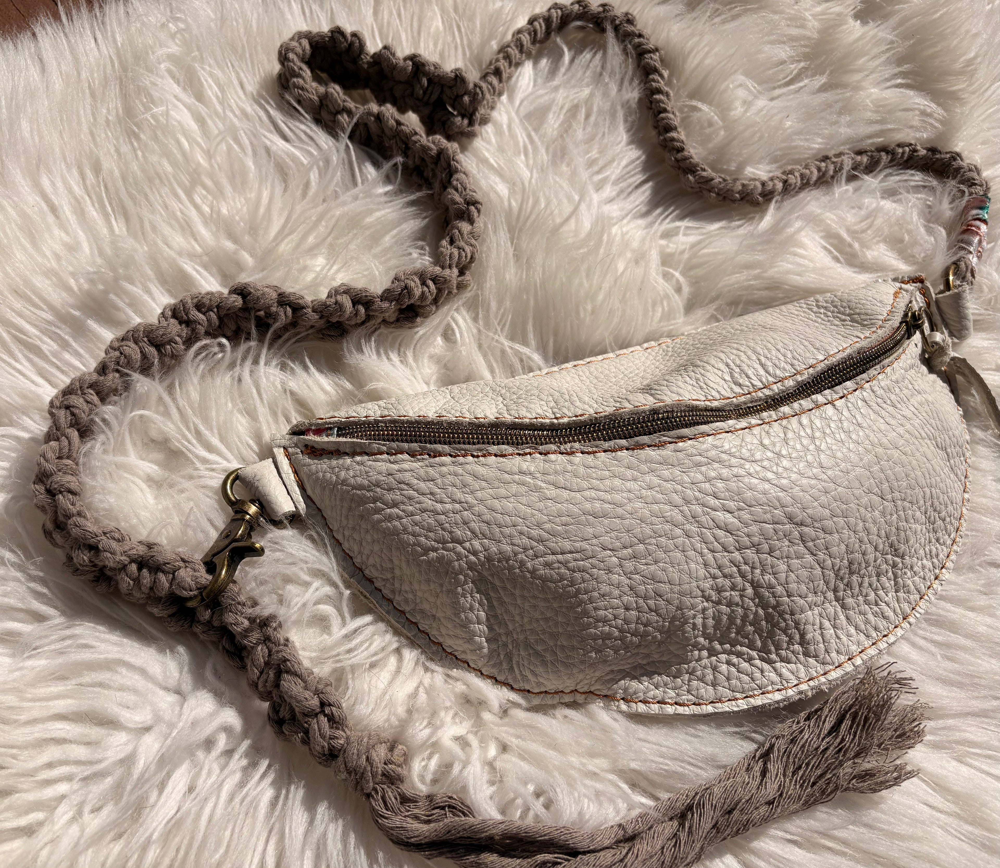 treasure sling- pearl