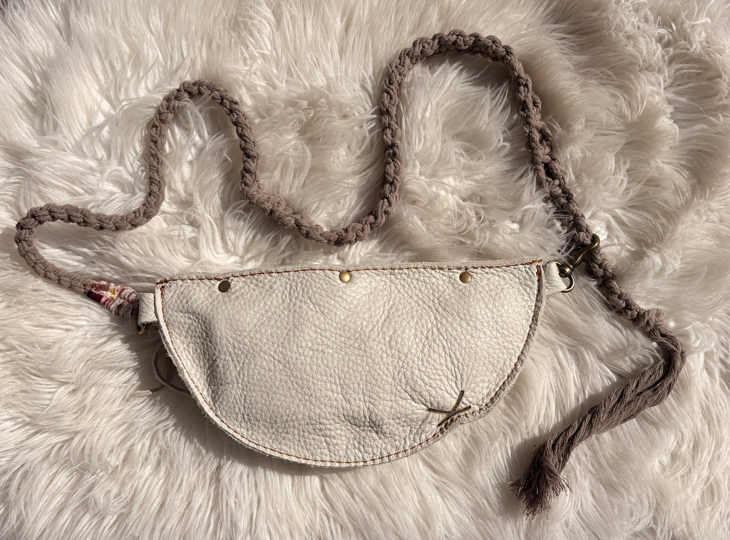 treasure sling- pearl