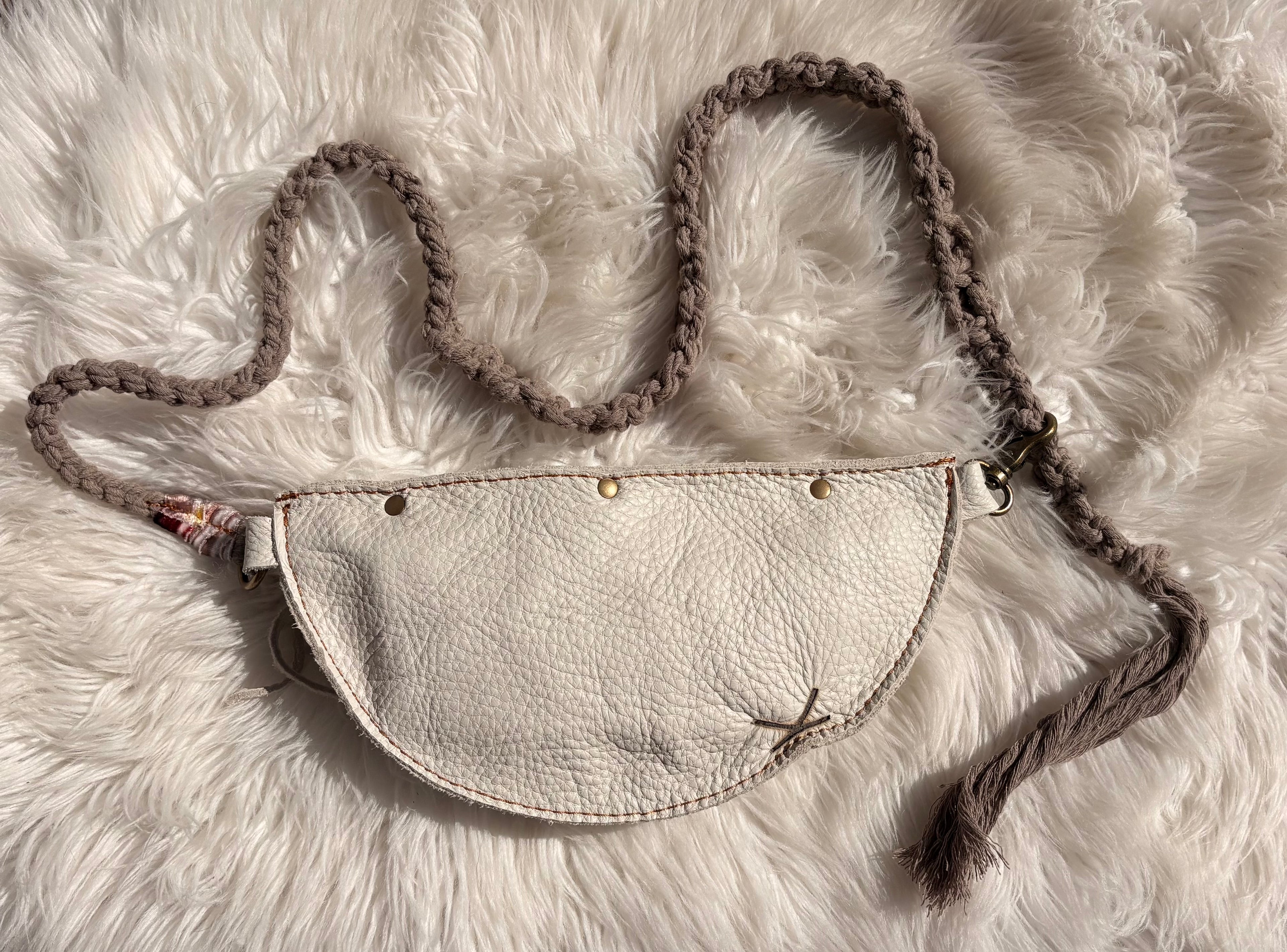 treasure sling- pearl
